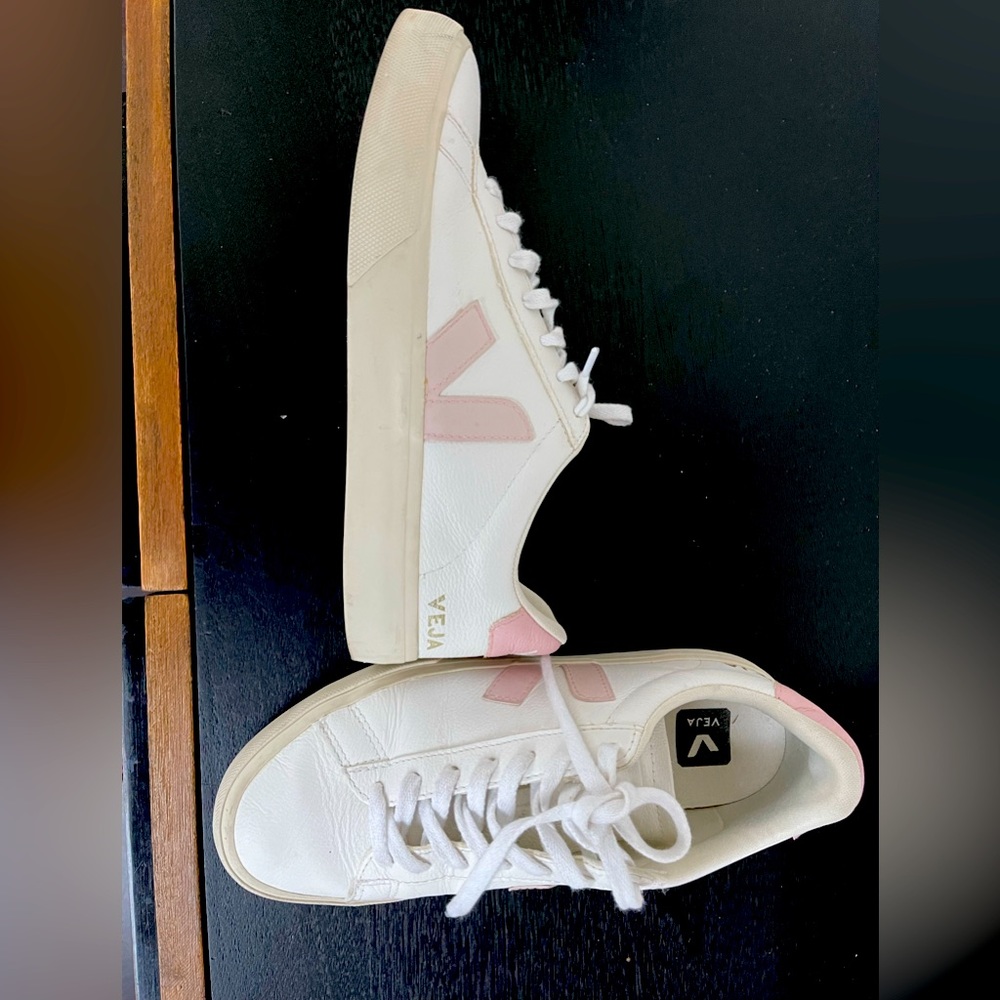 Worn 2 times veja light pink sneakers